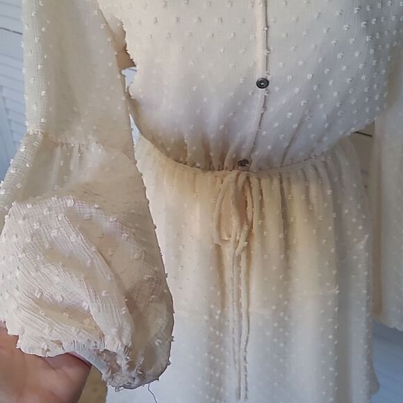 💲1️⃣0️⃣ Bundled ✔️Swiss Dot Cream Peasant Dress sz Med  - Picture 14 of 16